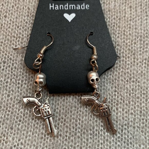 Earrings - Silver tone Skull heads & Guns - Picture 1 of 5